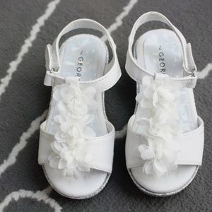 Worn once. Smoke free. Pet free. 💗